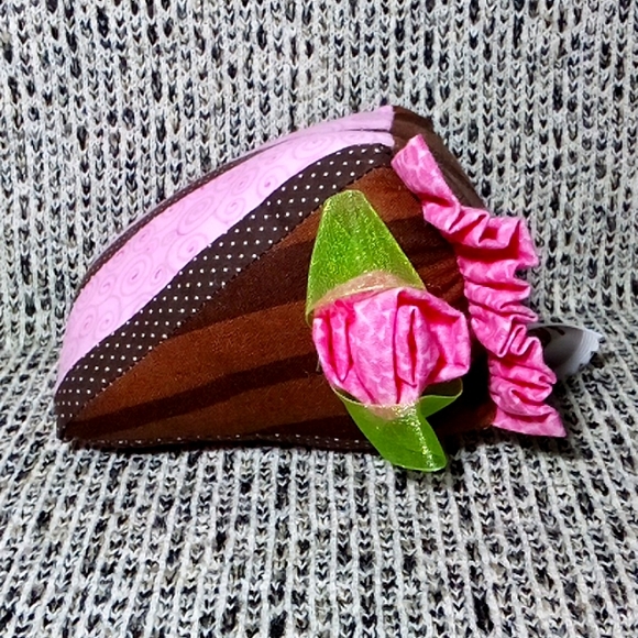 NWOT Slice Of Cake Lady Bags Pincushion - Picture 4 of 7